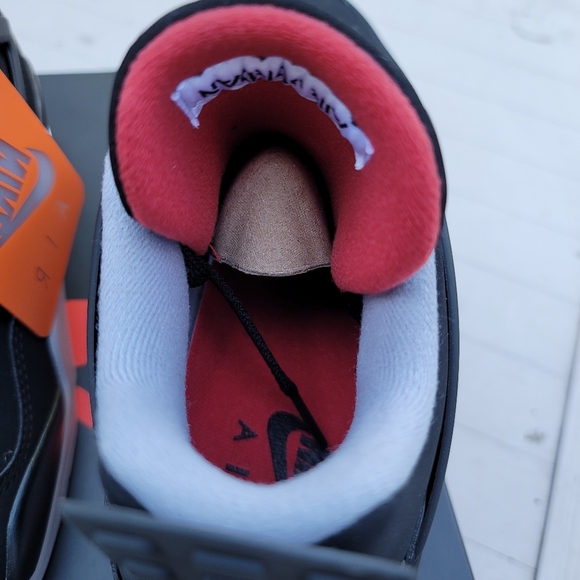 Jordan 4 Breds - Picture 7 of 8